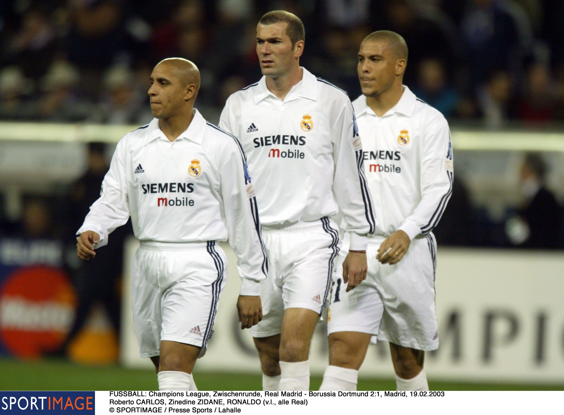 http://ykseb.free.fr/Pics/Football/Real%20-%20Carlos,%20Zidane,%20Ronaldo.jpg